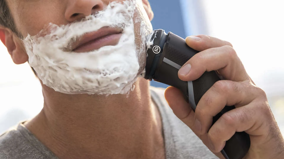 Philips Norelco Shaver Cordless Dry Electric Shaver - Image 2